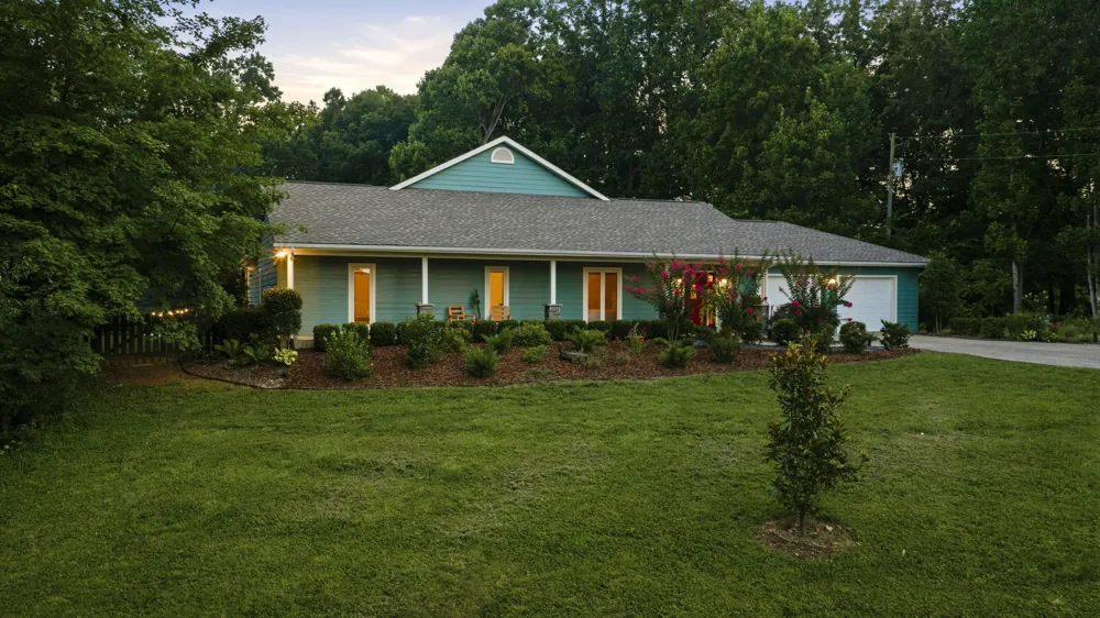 1766 Hunts Ln Bowling Green, KY 42103