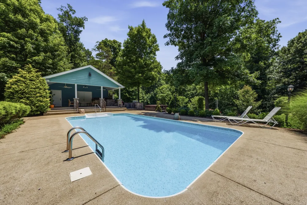 1766 Hunts Ln Bowling Green, KY 42103