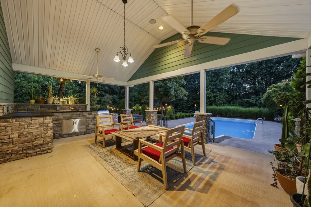 1766 Hunts Ln Bowling Green, KY 42103