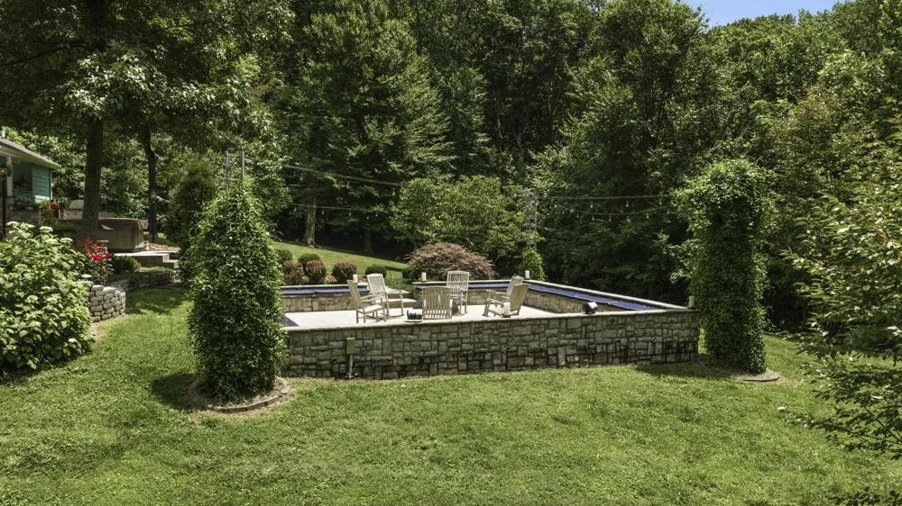 1766 Hunts Ln Bowling Green, KY 42103
