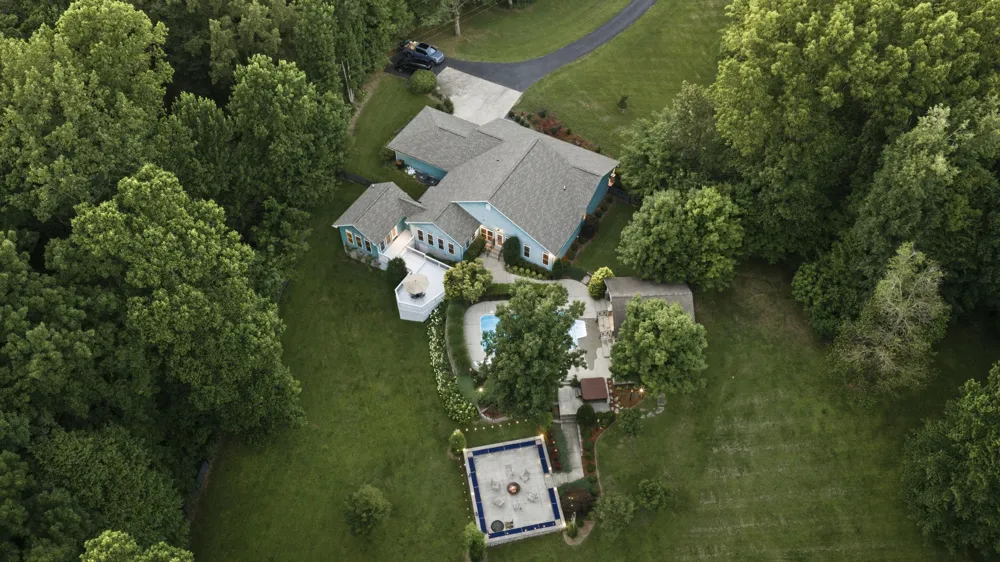 1766 Hunts Ln Bowling Green, KY 42103