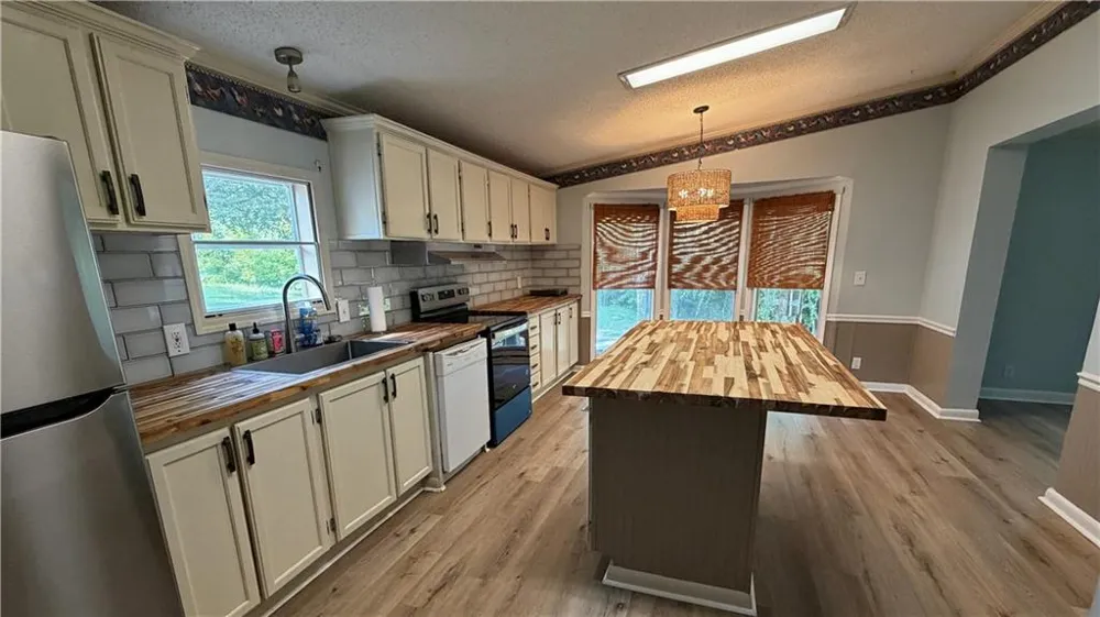 7911 Belton Bridge Road Lula, GA 30554