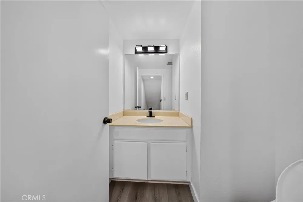 15125 Nordhoff #20 North Hills, CA 91343
