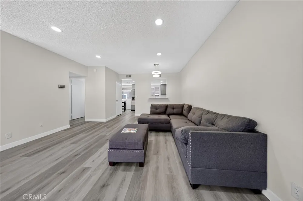 15125 Nordhoff #20 North Hills, CA 91343