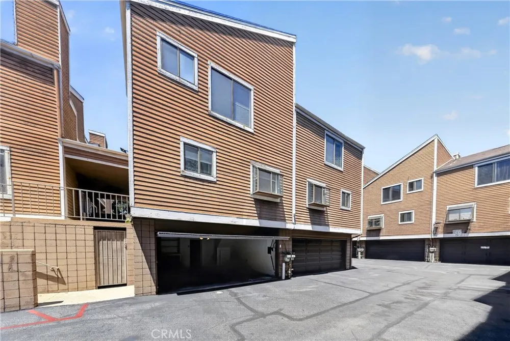 15125 Nordhoff #20 North Hills, CA 91343
