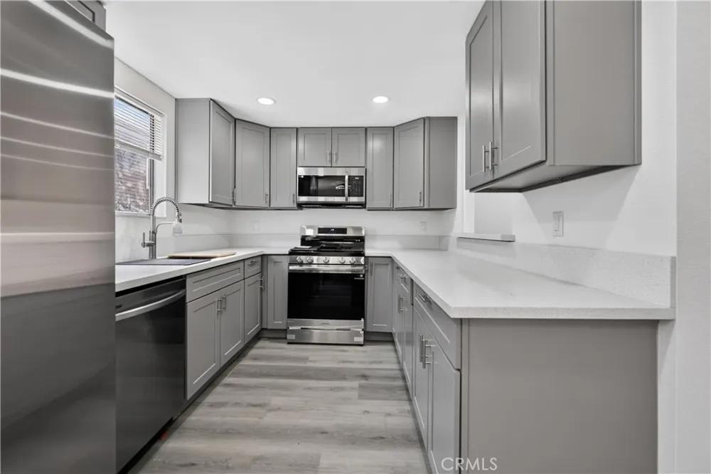 15125 Nordhoff #20 North Hills, CA 91343