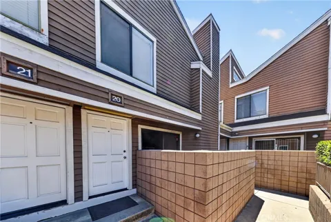15125 Nordhoff #20