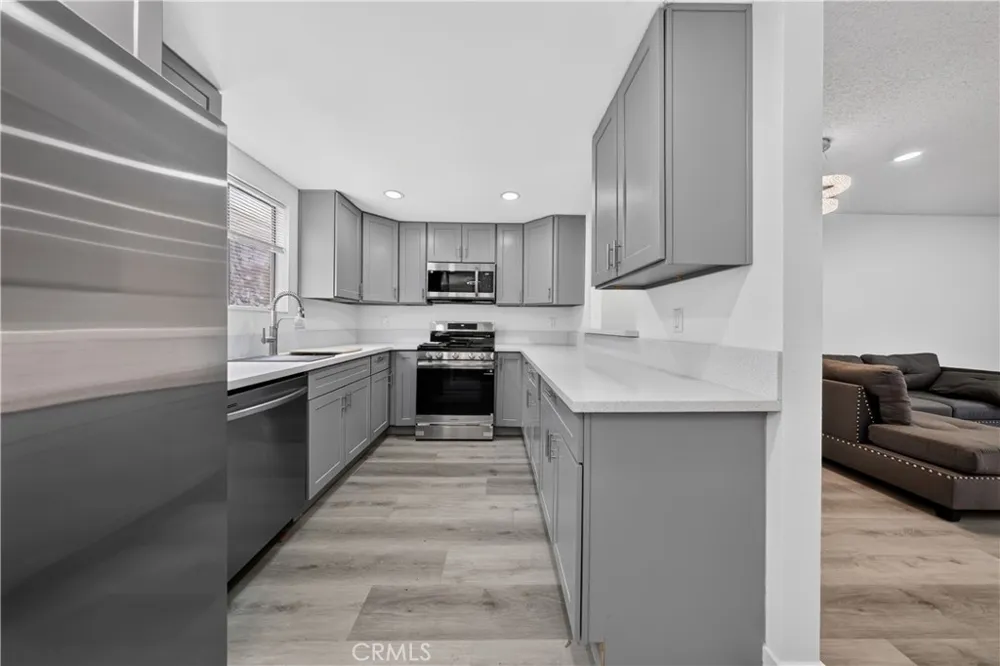 15125 Nordhoff #20 North Hills, CA 91343