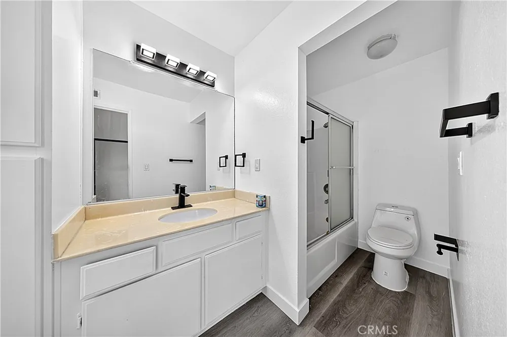 15125 Nordhoff #20 North Hills, CA 91343