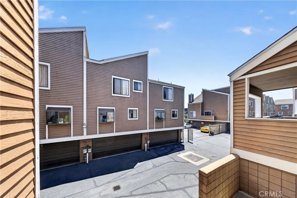 15125 Nordhoff #20 North Hills, CA 91343