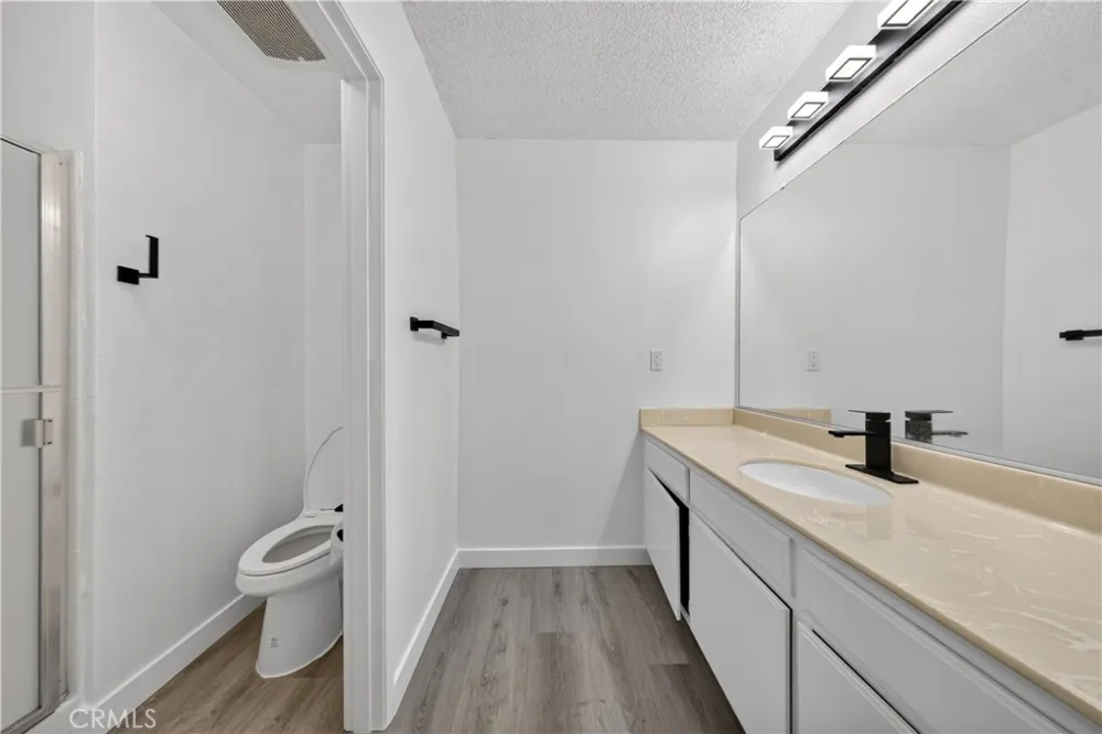 15125 Nordhoff #20 North Hills, CA 91343