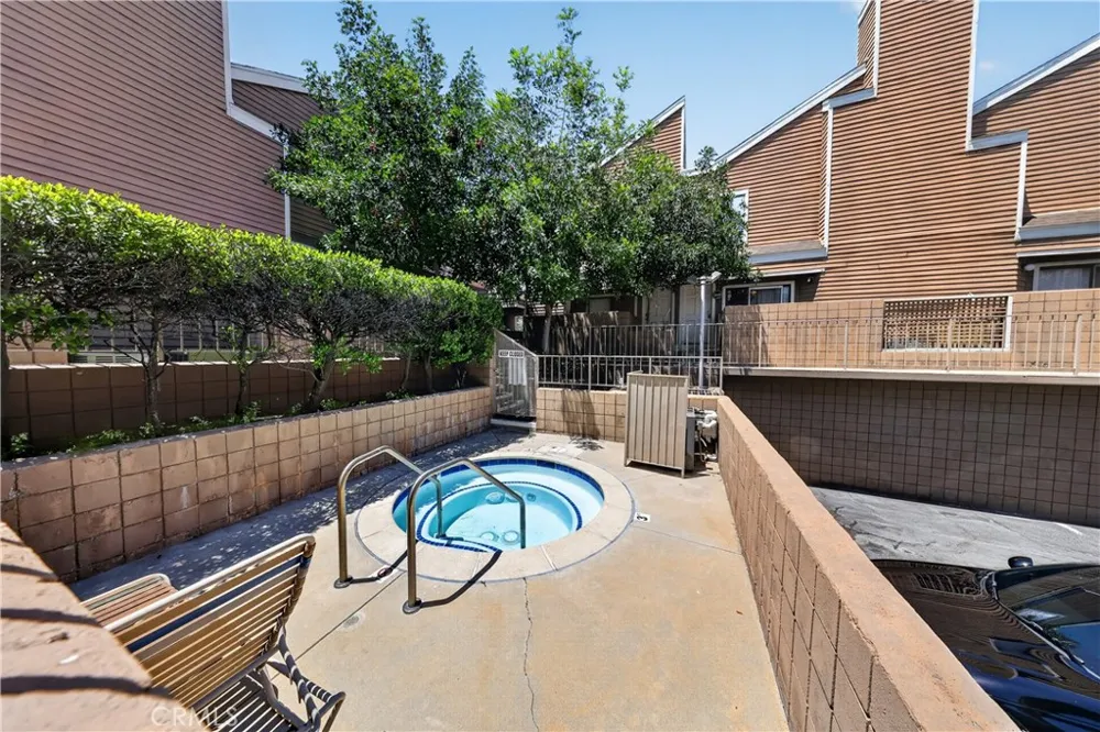 15125 Nordhoff #20 North Hills, CA 91343