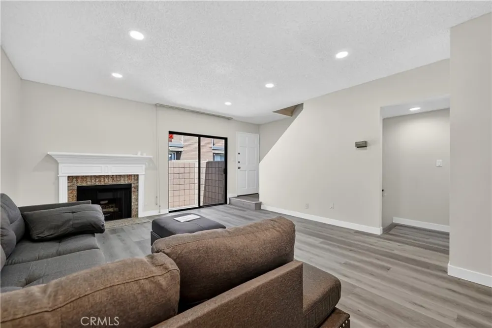 15125 Nordhoff #20 North Hills, CA 91343