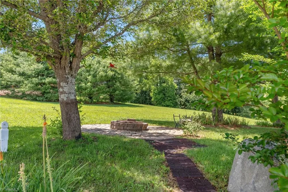 285 Black Bear Ridge Road Sparta, NC 28675