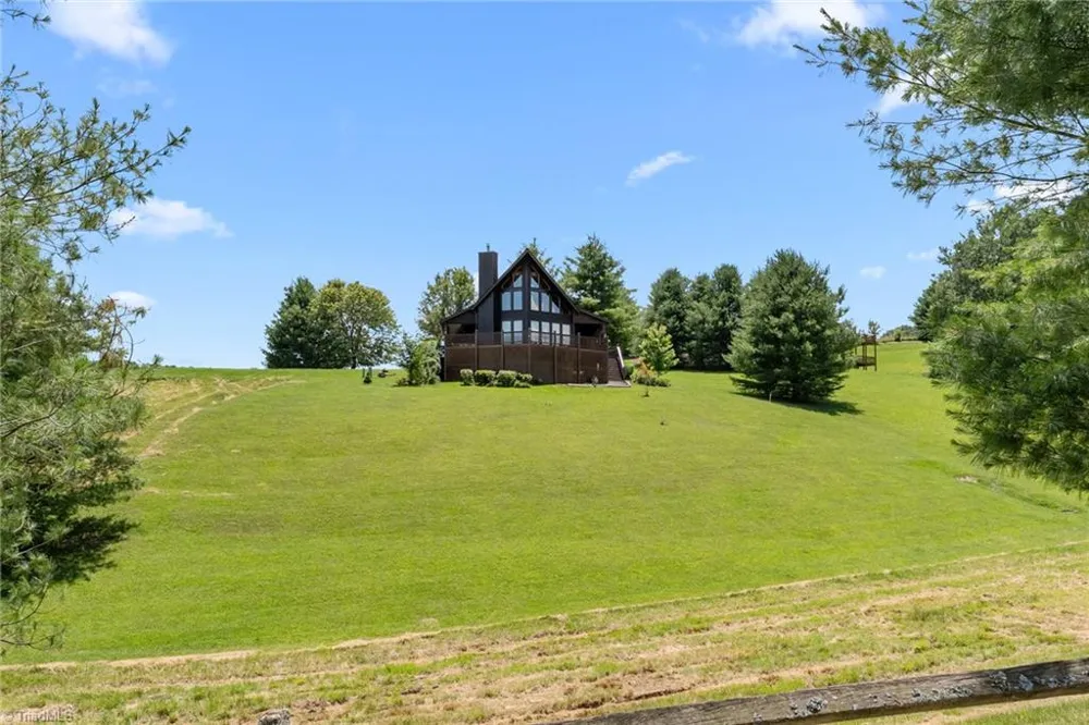 285 Black Bear Ridge Road Sparta, NC 28675