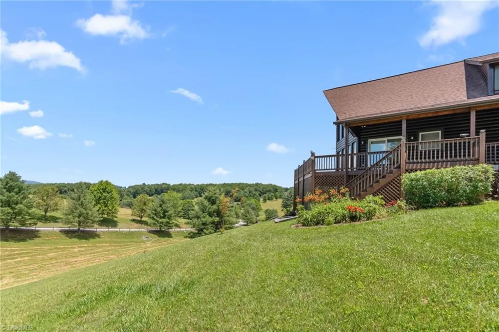 285 Black Bear Ridge Road Sparta, NC 28675