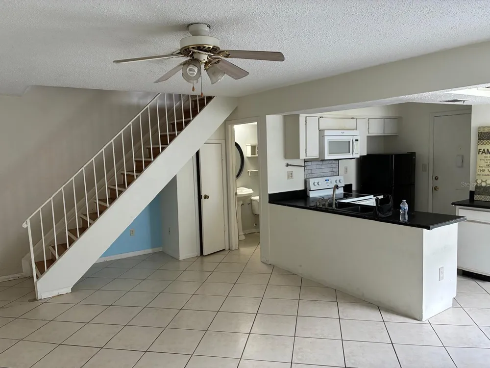 4361 SHADOW CREST PLACE #32-3 Orlando, FL 32811