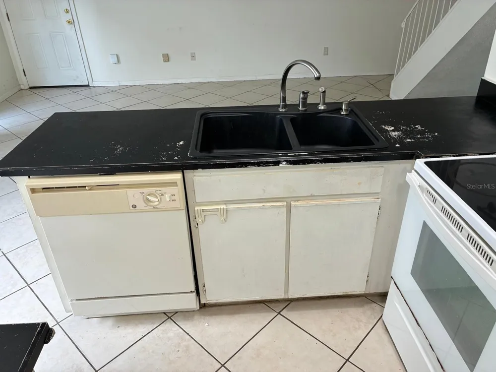 4361 SHADOW CREST PLACE #32-3 Orlando, FL 32811