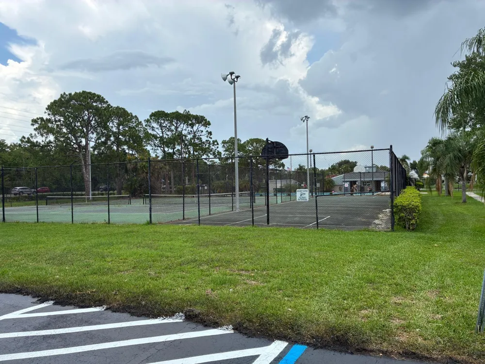 4361 SHADOW CREST PLACE #32-3 Orlando, FL 32811