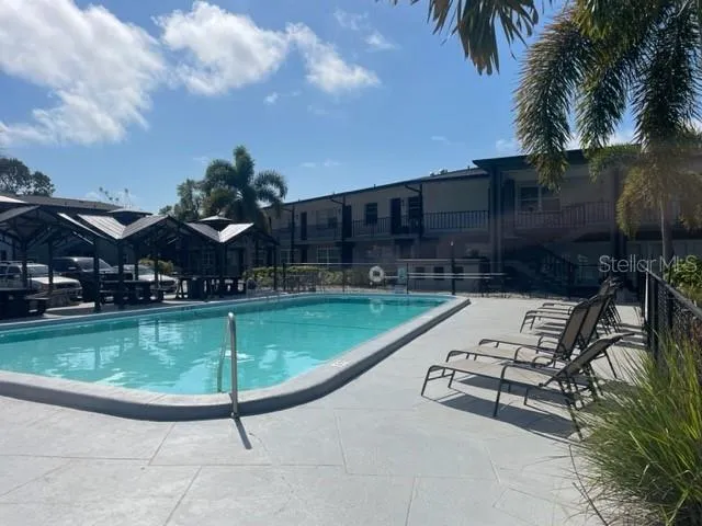 675 INDIAN ROCKS ROAD #106D Belleair Bluffs, FL 33770