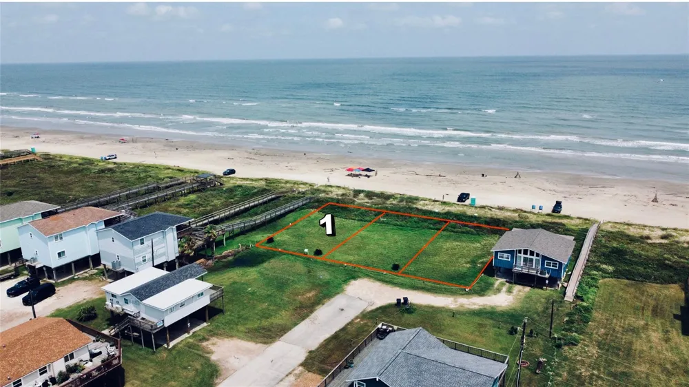 101 Nesmith Place Surfside Beach, TX 77541