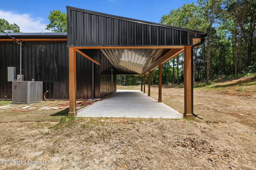 70 Wall Hill Farms Byhalia, MS 38611