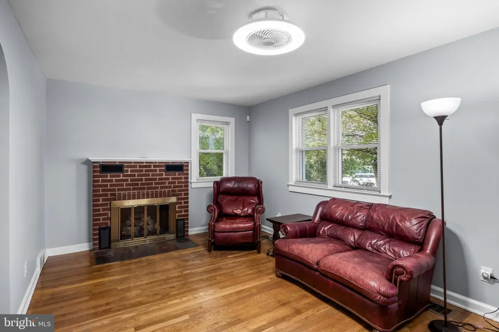 120 LEJUNE Cinnaminson, NJ 08077