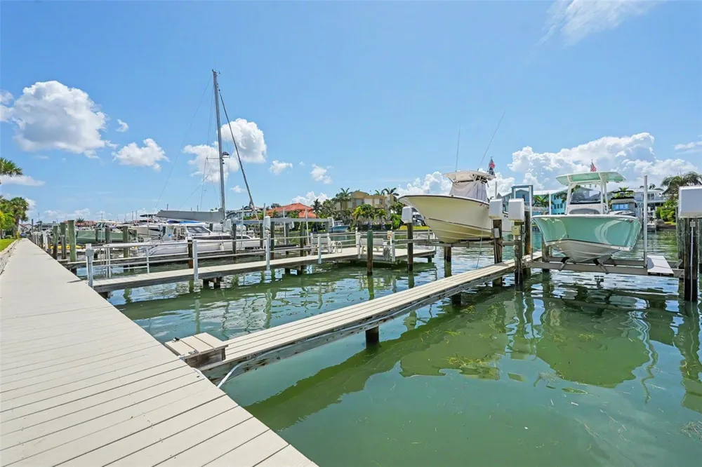 269 MADEIRA CIRCLE St Petersburg, FL 33715