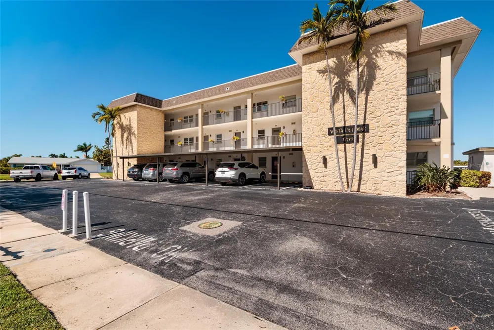 3789 46TH AVENUE S #101 St Petersburg, FL 33711