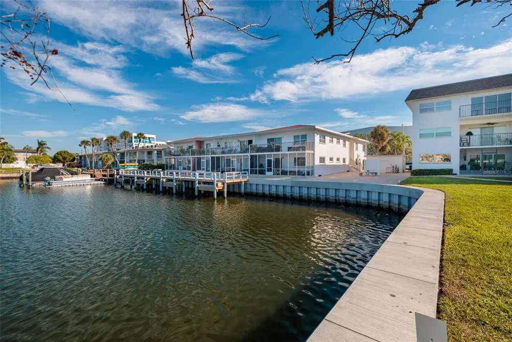 3789 46TH AVENUE S #101 St Petersburg, FL 33711