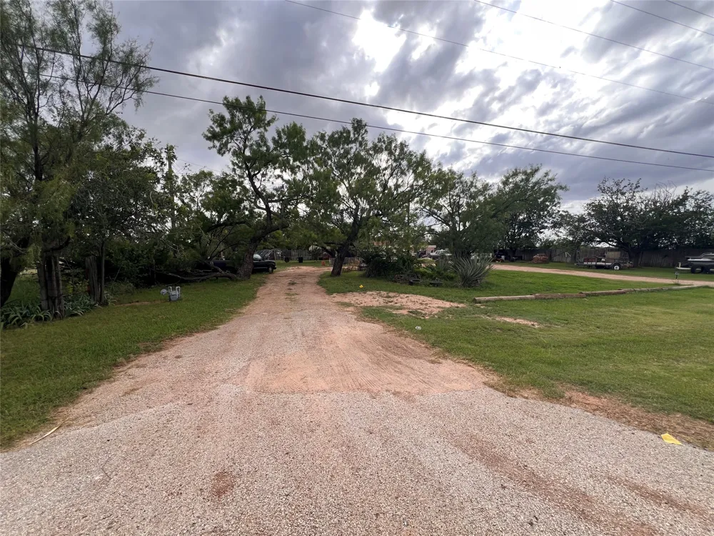 762 Scott Street Tye, TX 79563