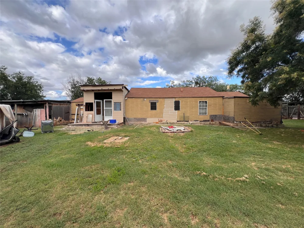 762 Scott Street Tye, TX 79563