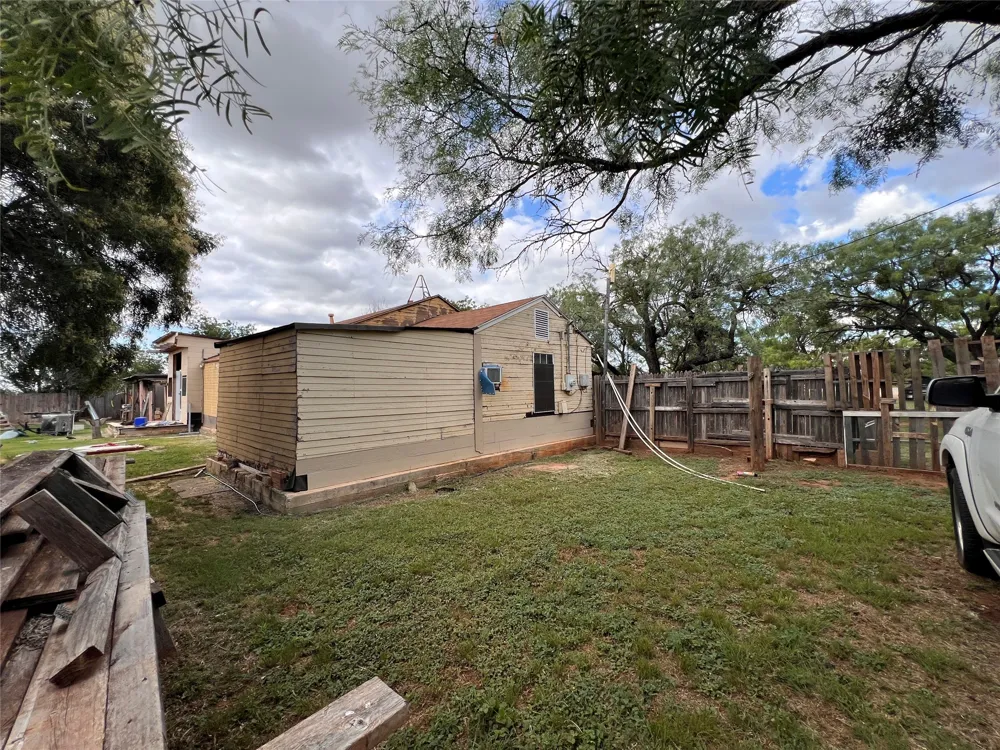762 Scott Street Tye, TX 79563