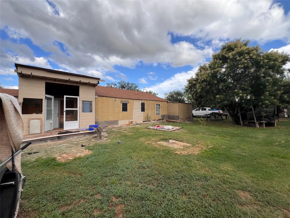 762 Scott Street Tye, TX 79563