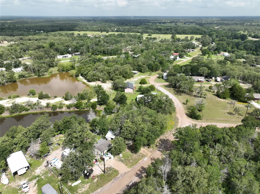 125 Lakeview Loop Somerville, TX 77879