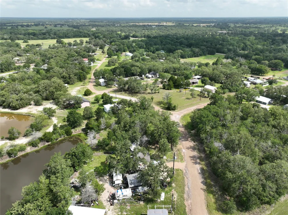 125 Lakeview Loop Somerville, TX 77879