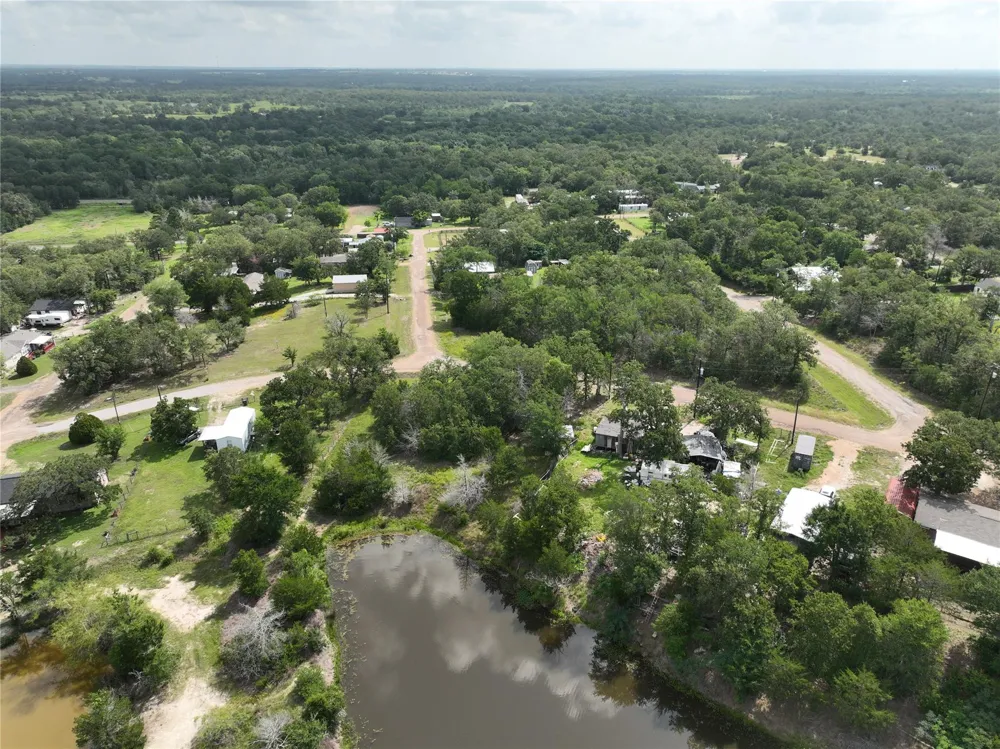 125 Lakeview Loop Somerville, TX 77879