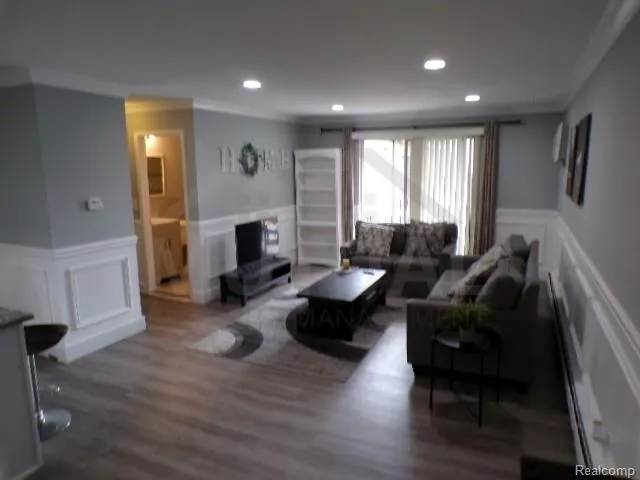 1880 Axtell Drive #6 Troy City, MI 48084