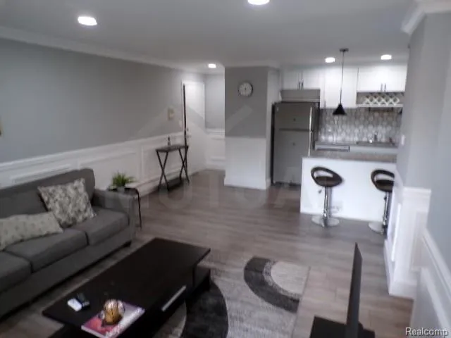 1880 Axtell Drive #6 Troy City, MI 48084