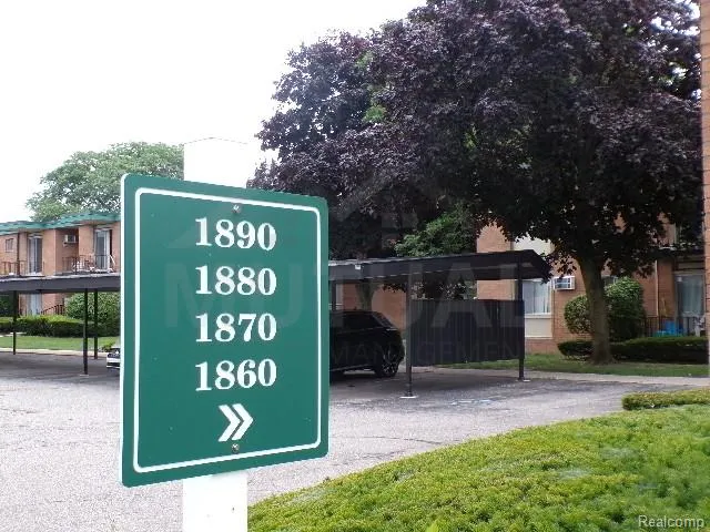 1880 Axtell Drive #6 Troy City, MI 48084