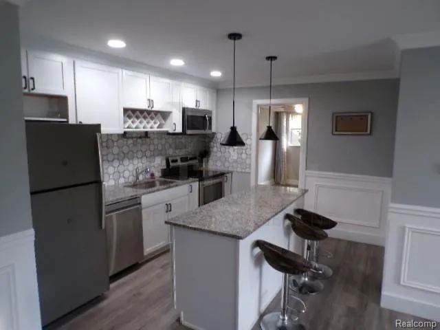 1880 Axtell Drive #6 Troy City, MI 48084