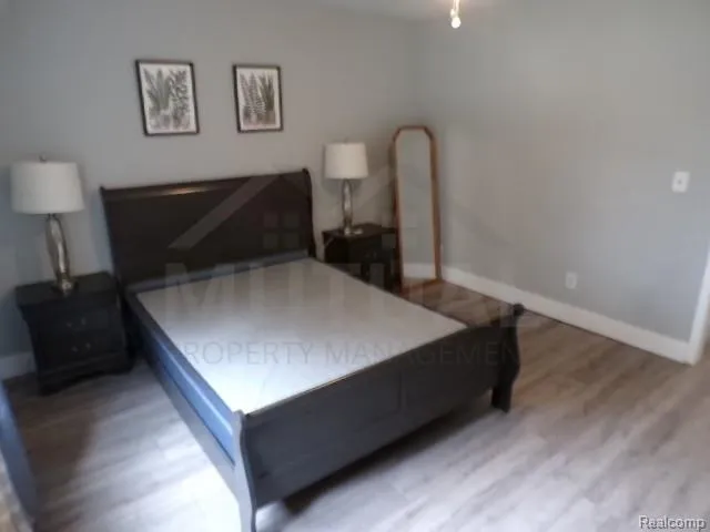 1880 Axtell Drive #6 Troy City, MI 48084