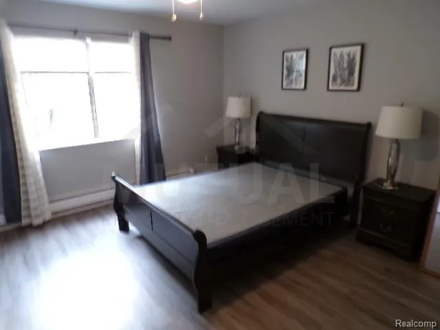 1880 Axtell Drive #6 Troy City, MI 48084