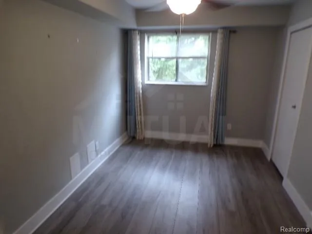 1880 Axtell Drive #6 Troy City, MI 48084