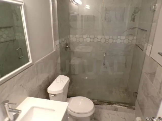 1880 Axtell Drive #6 Troy City, MI 48084