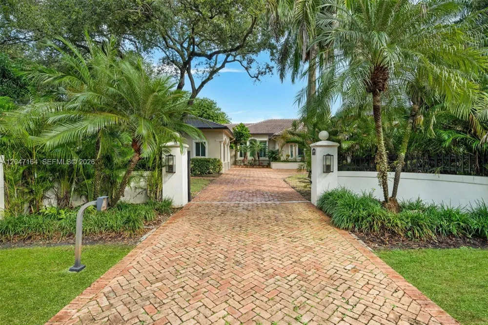 6890 SW 94th St Pinecrest, FL 33156