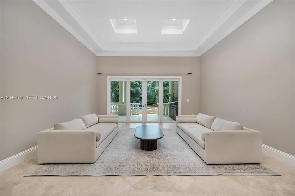 6890 SW 94th St Pinecrest, FL 33156