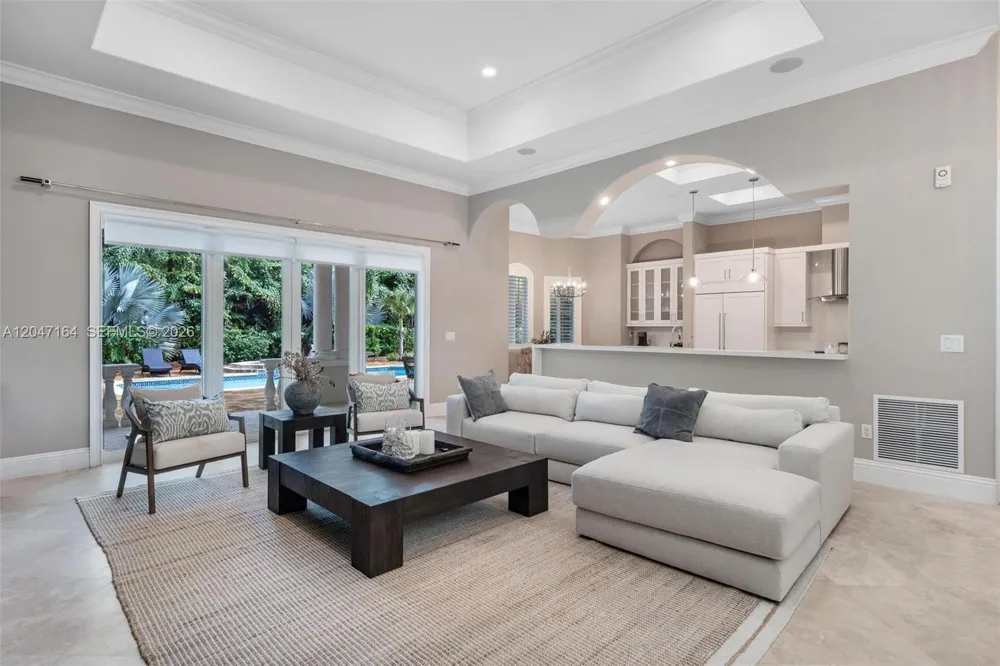 6890 SW 94th St Pinecrest, FL 33156