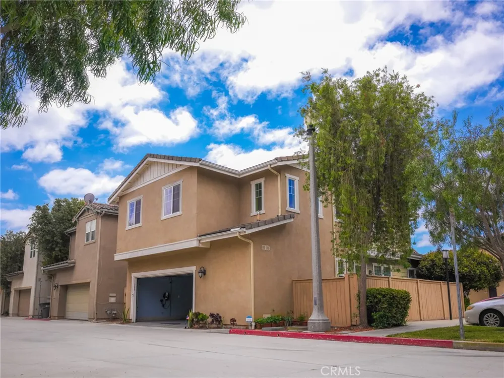 588 Athena Carson, CA 90745