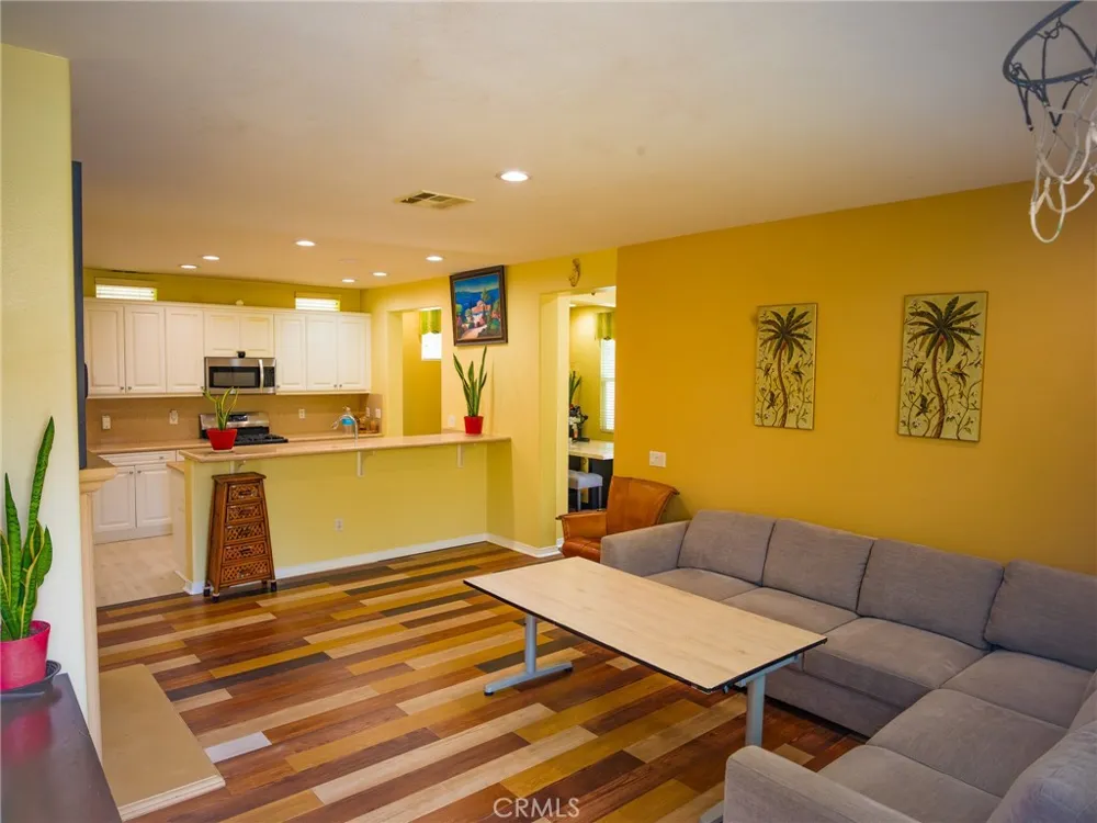 588 Athena Carson, CA 90745